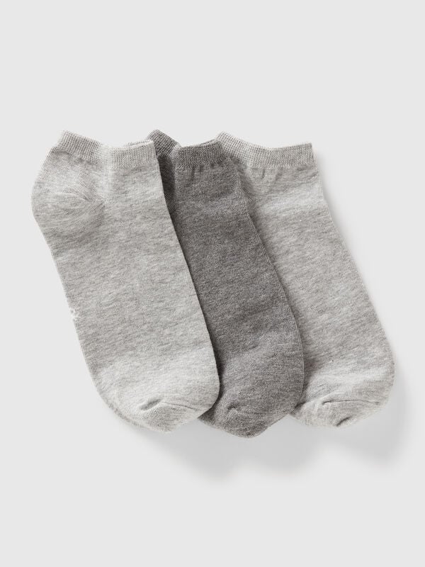 Trois paires de chaussettes courtes