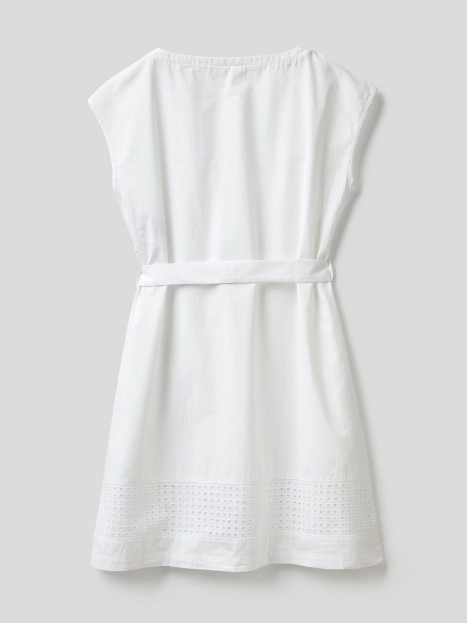 Petite robe en coton avec empiècements brodés image number 2
