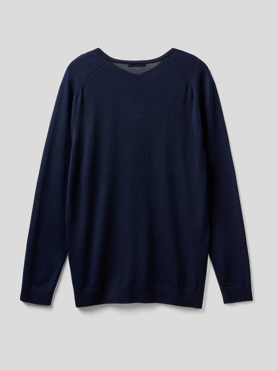 Pull avec col en V image number 2
