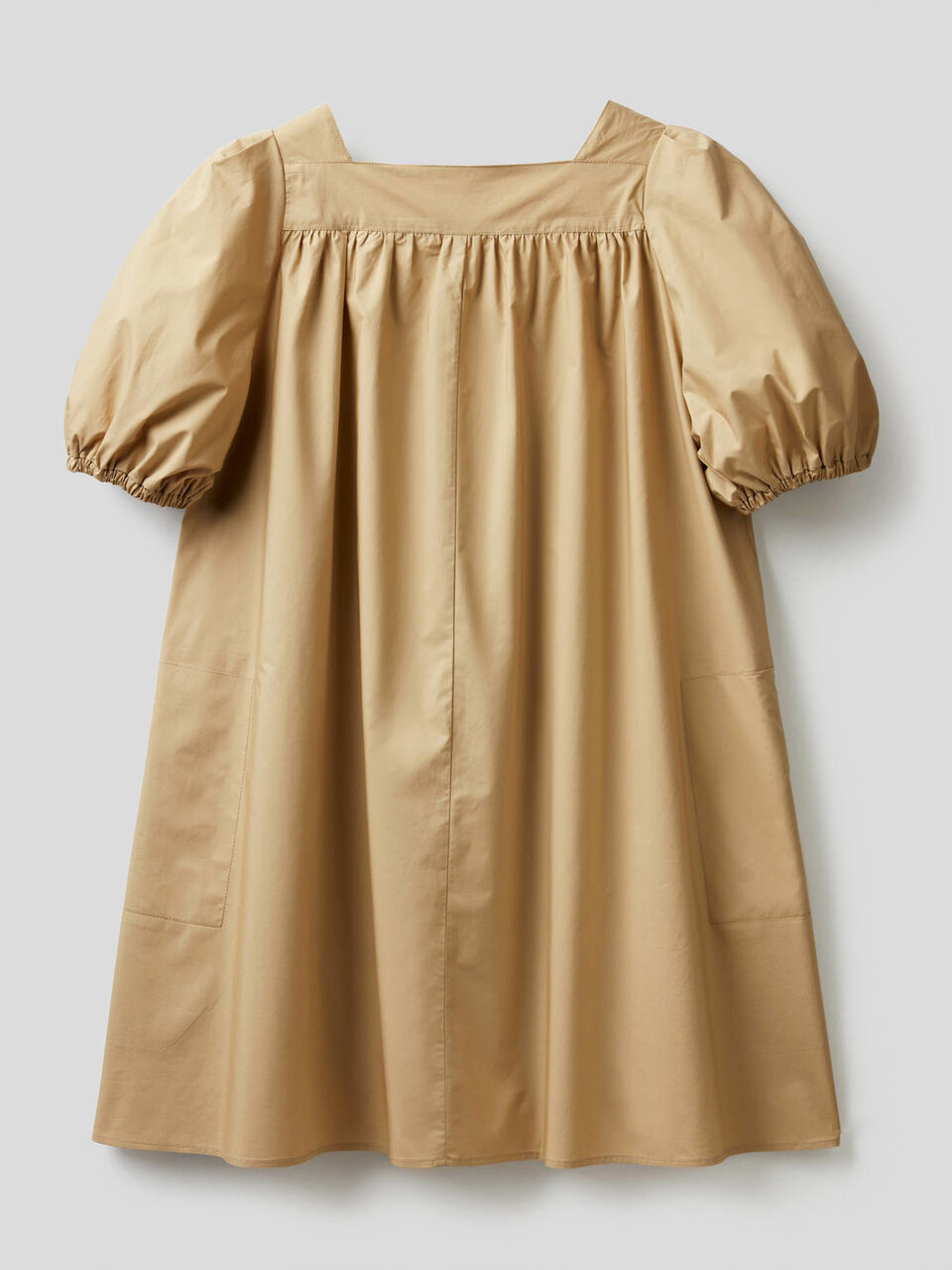 Robe courte avec manches 3/4 bouffantes image number 2