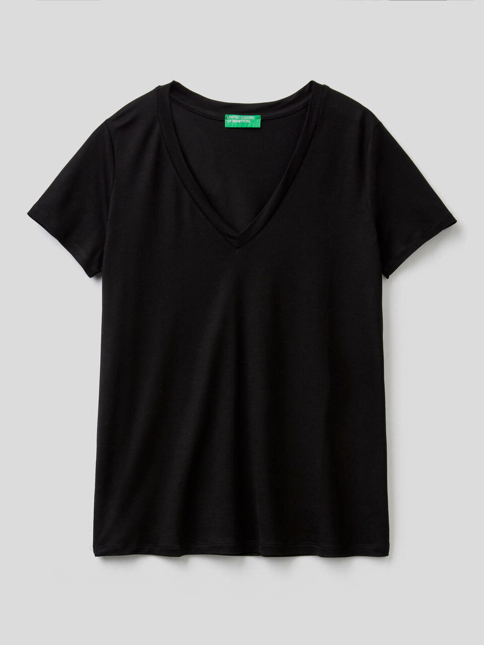T-shirt avec col en V image number 1