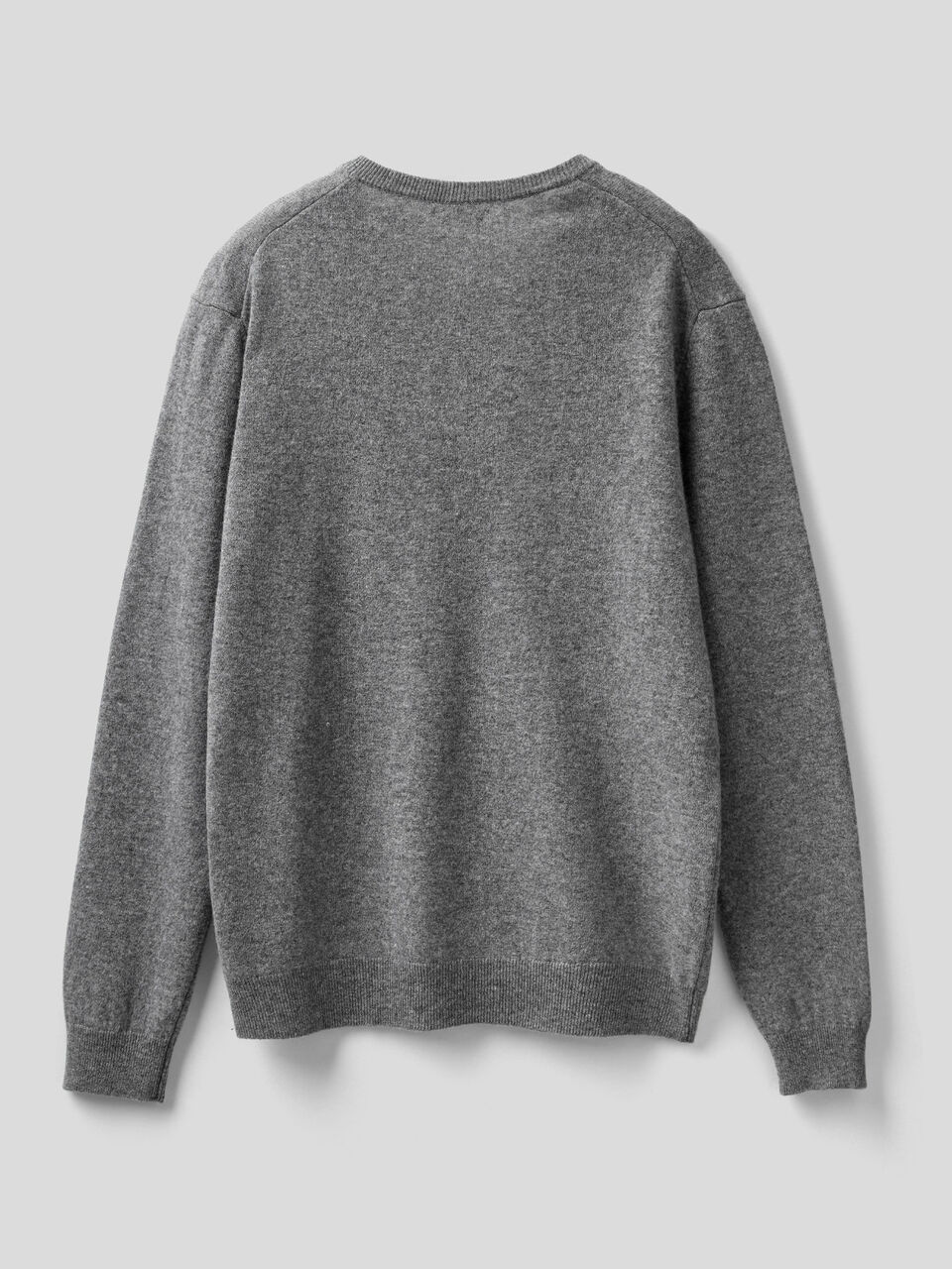 Pull col en V en pure en laine vierge image number 2