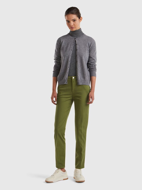 Chino slim vert militaire en coton Femme