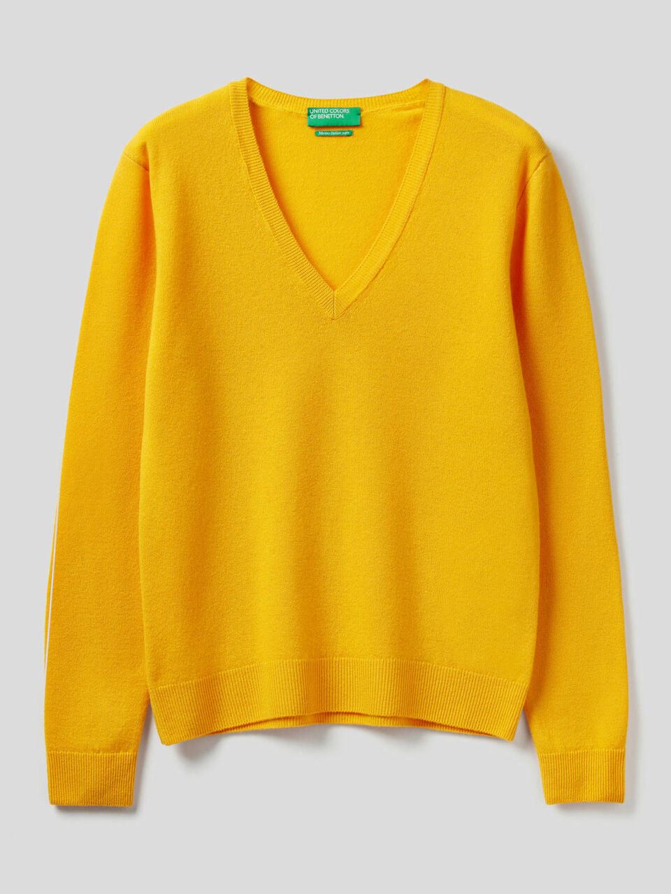 Pull avec col en V en pure laine vierge image number 1