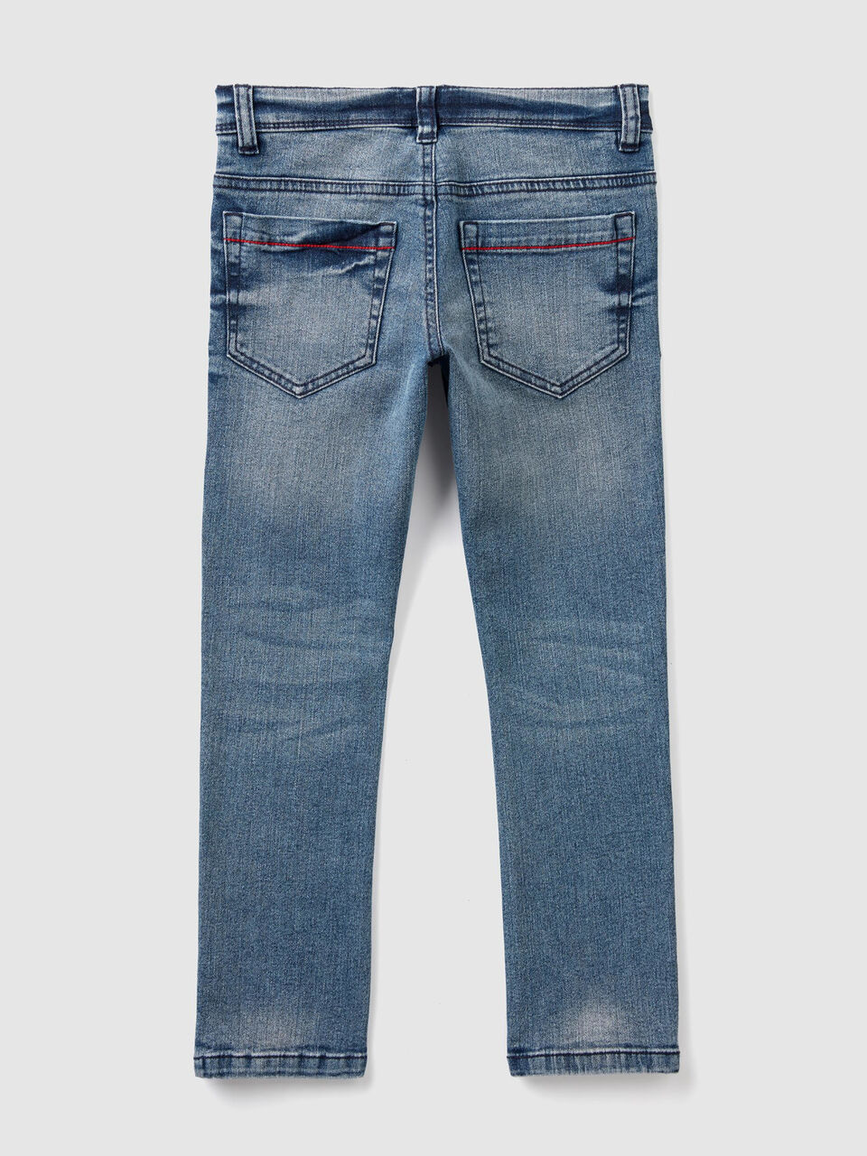 Jeans coupe slim avec pièces colorées image number 2