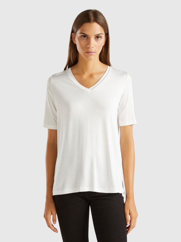 T-shirt à col en V en viscose durable stretch Femme