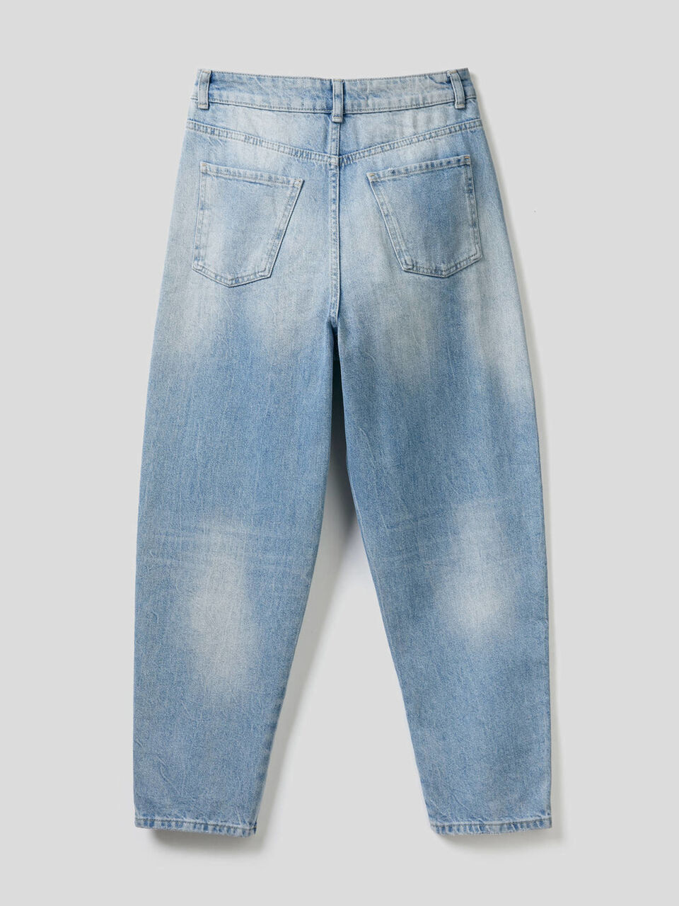 Jeans coupe carrot en denim 100% coton image number 2