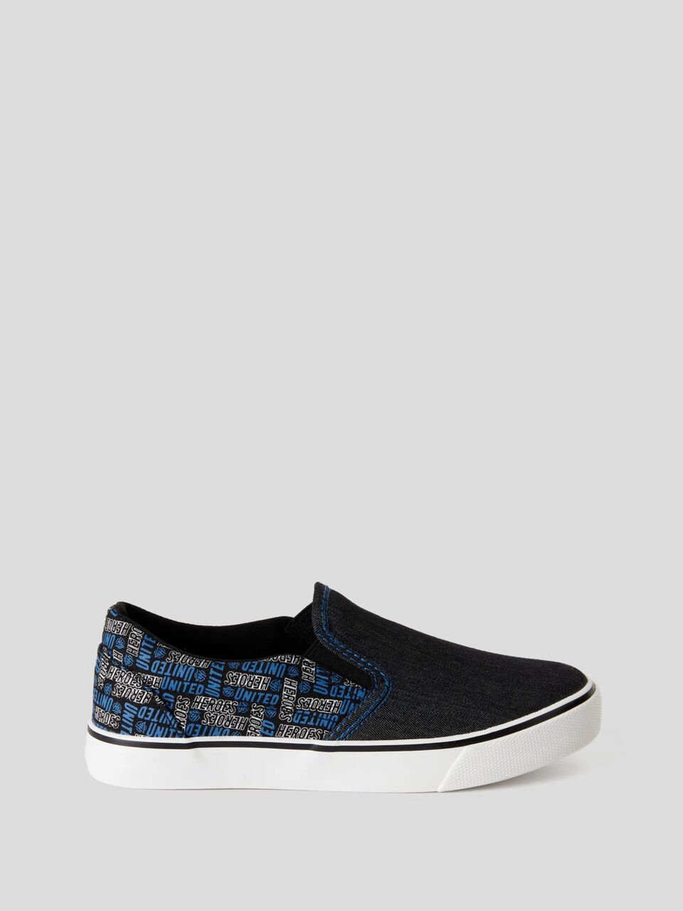 Sneakers style skater en tissu image number 1