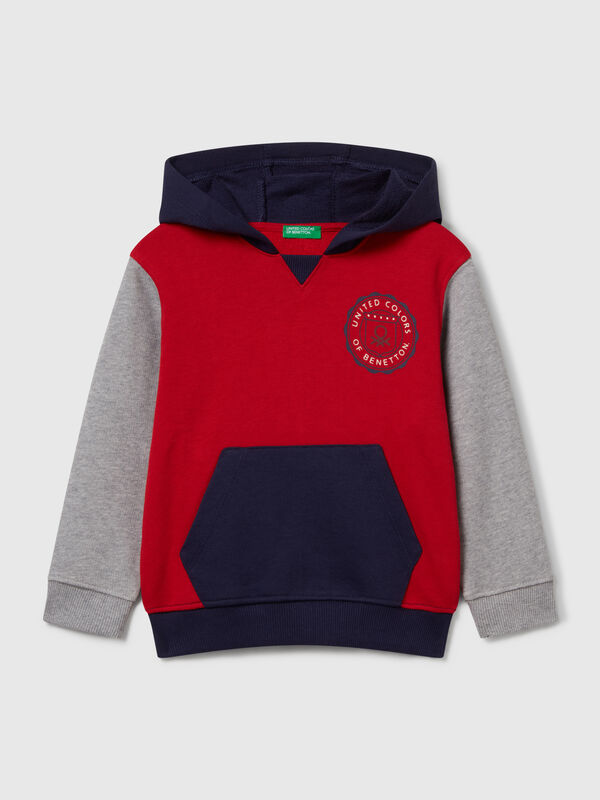 Sweat-shirt avec poche et capuche Garçon