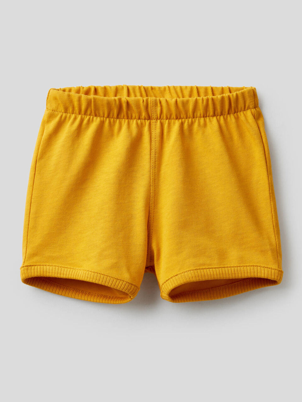 Short avec grand patch à l'arrière image number 1