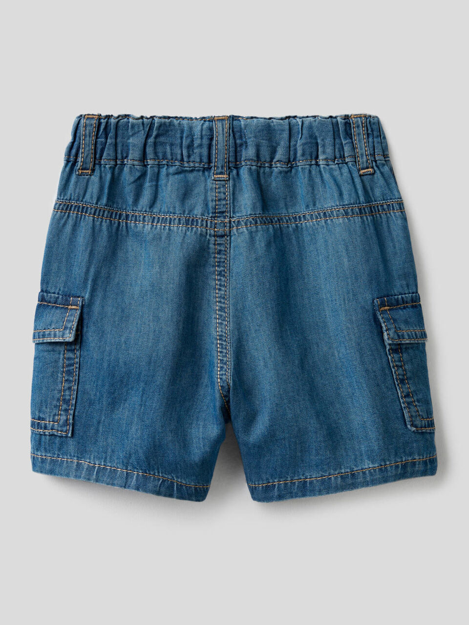 Bermuda cargo en jeans léger image number 2