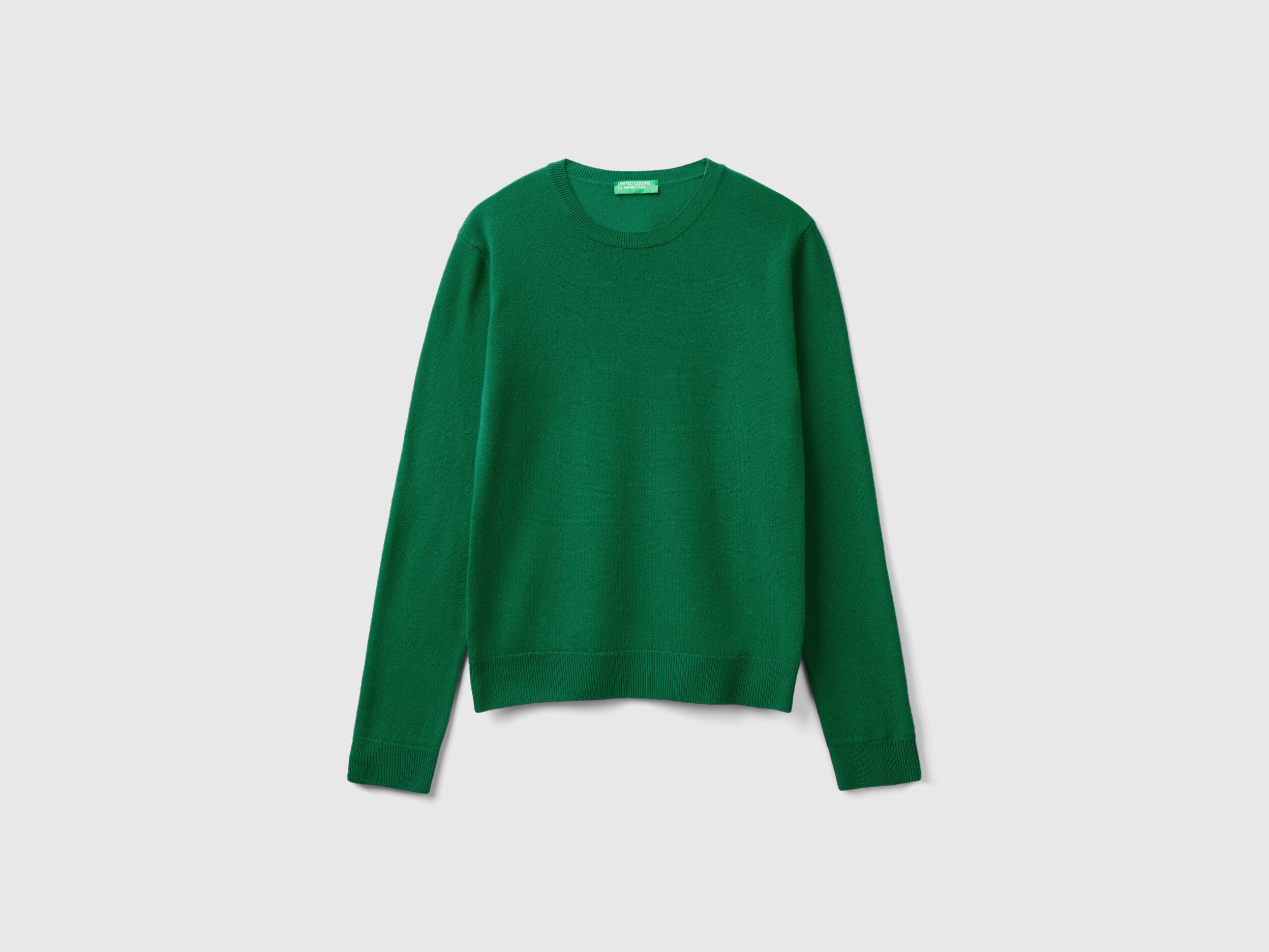 Un pull vert store