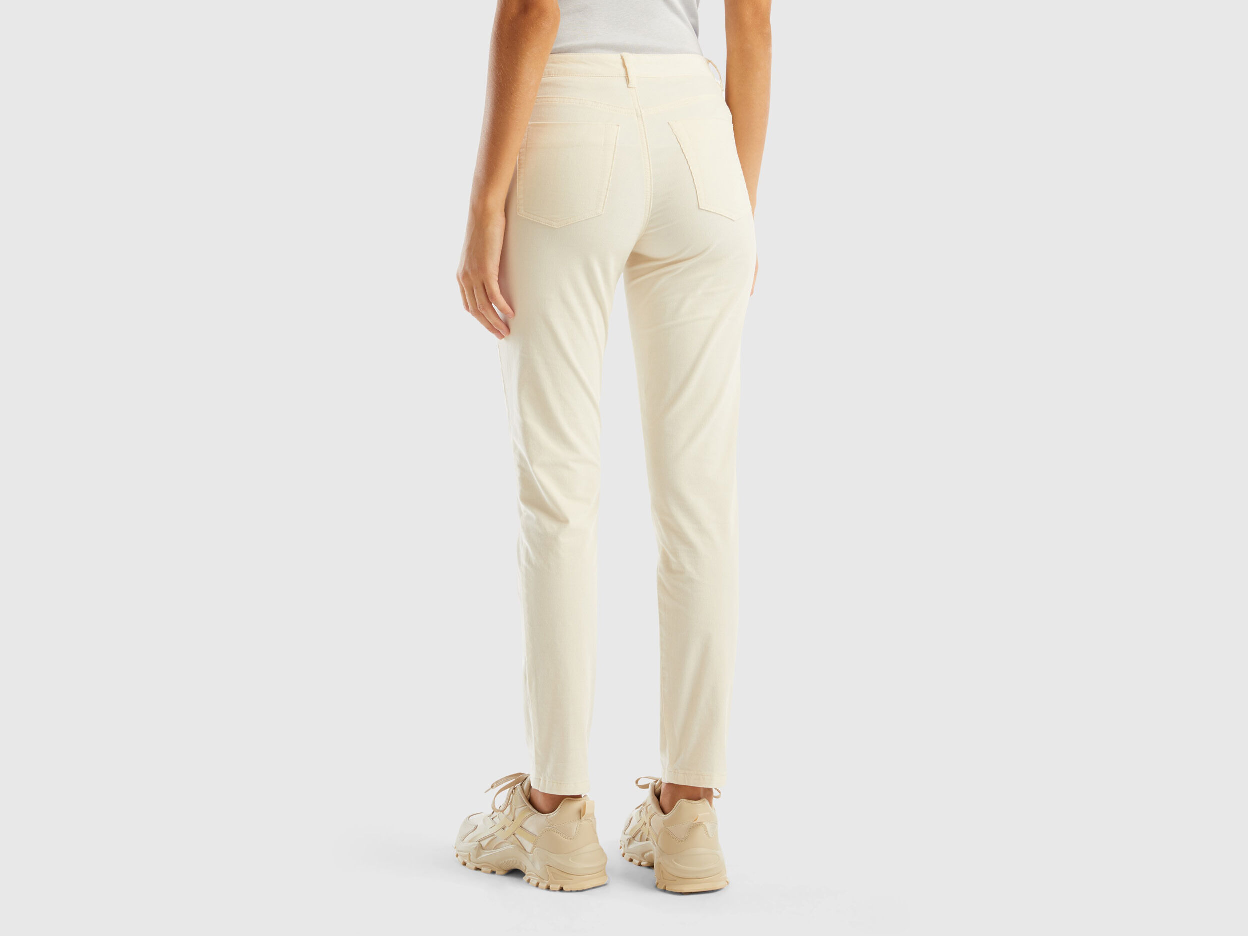 Pantalon cinq poches en velours Cr me Benetton
