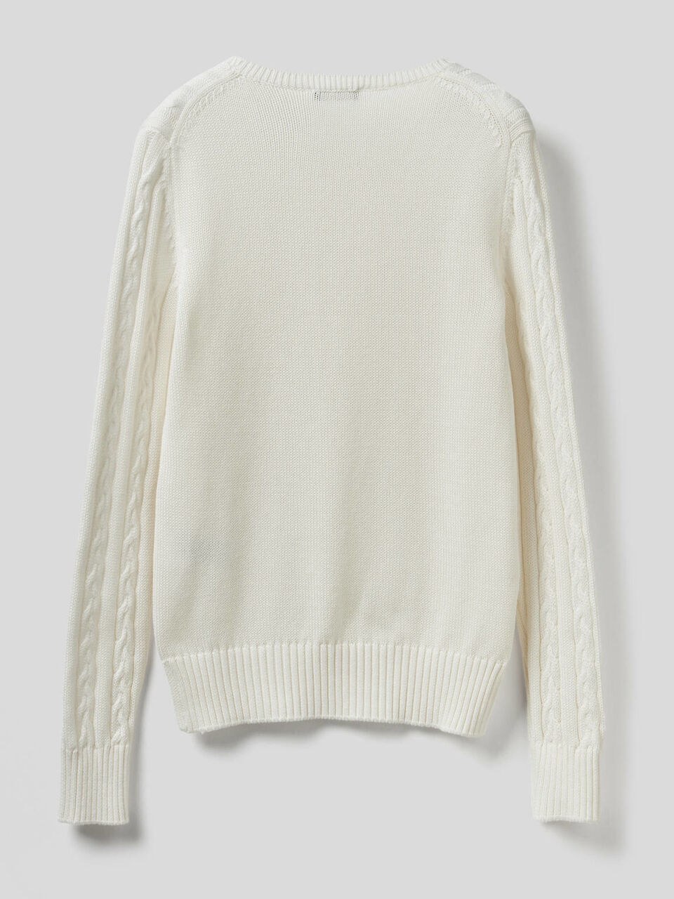 Pull en coton avec torsades. image number 2