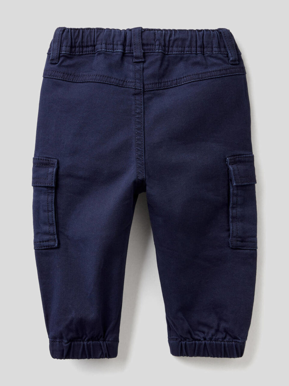 Pantalon cargo en coton stretch image number 2