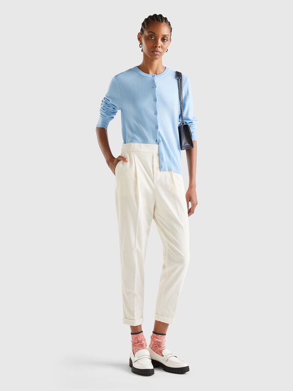 Pantalon chino en velours avec taille élastiquée Pantalon chino en velours avec taille élastiquée Femme