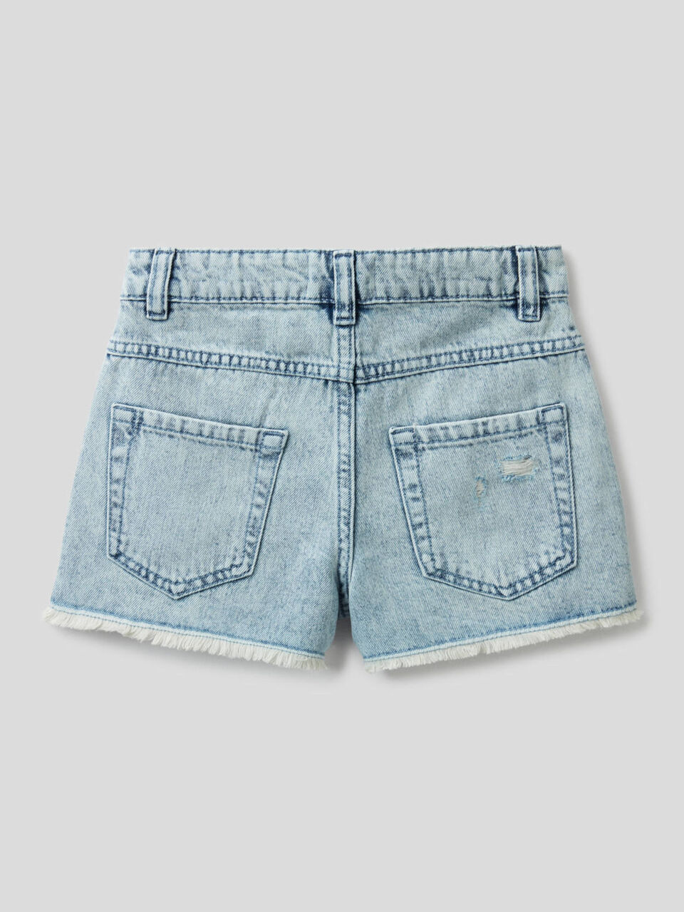 Short en jeans avec aspect usé image number 2