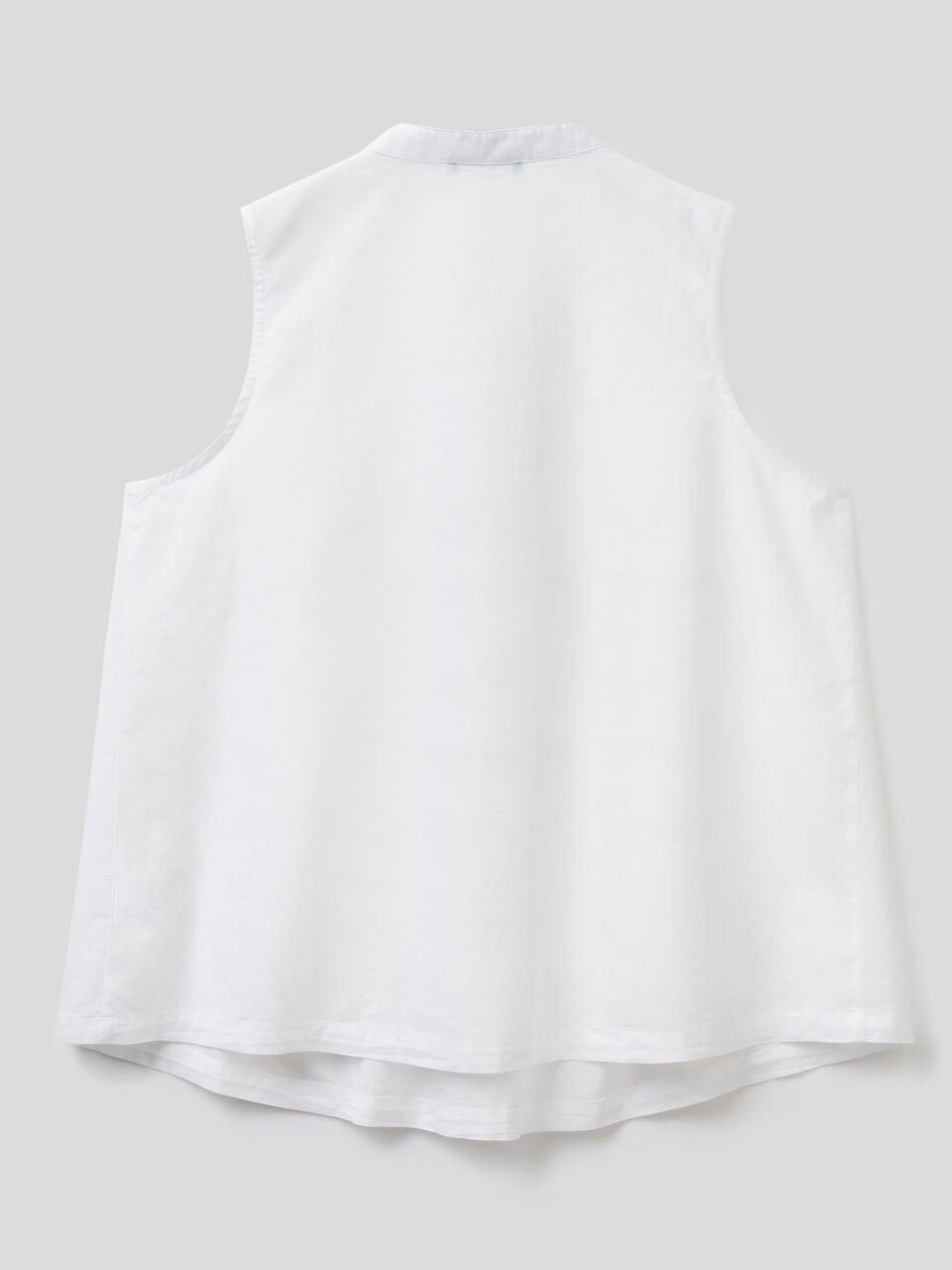 Blouse sans manches avec bavette brodée image number 2