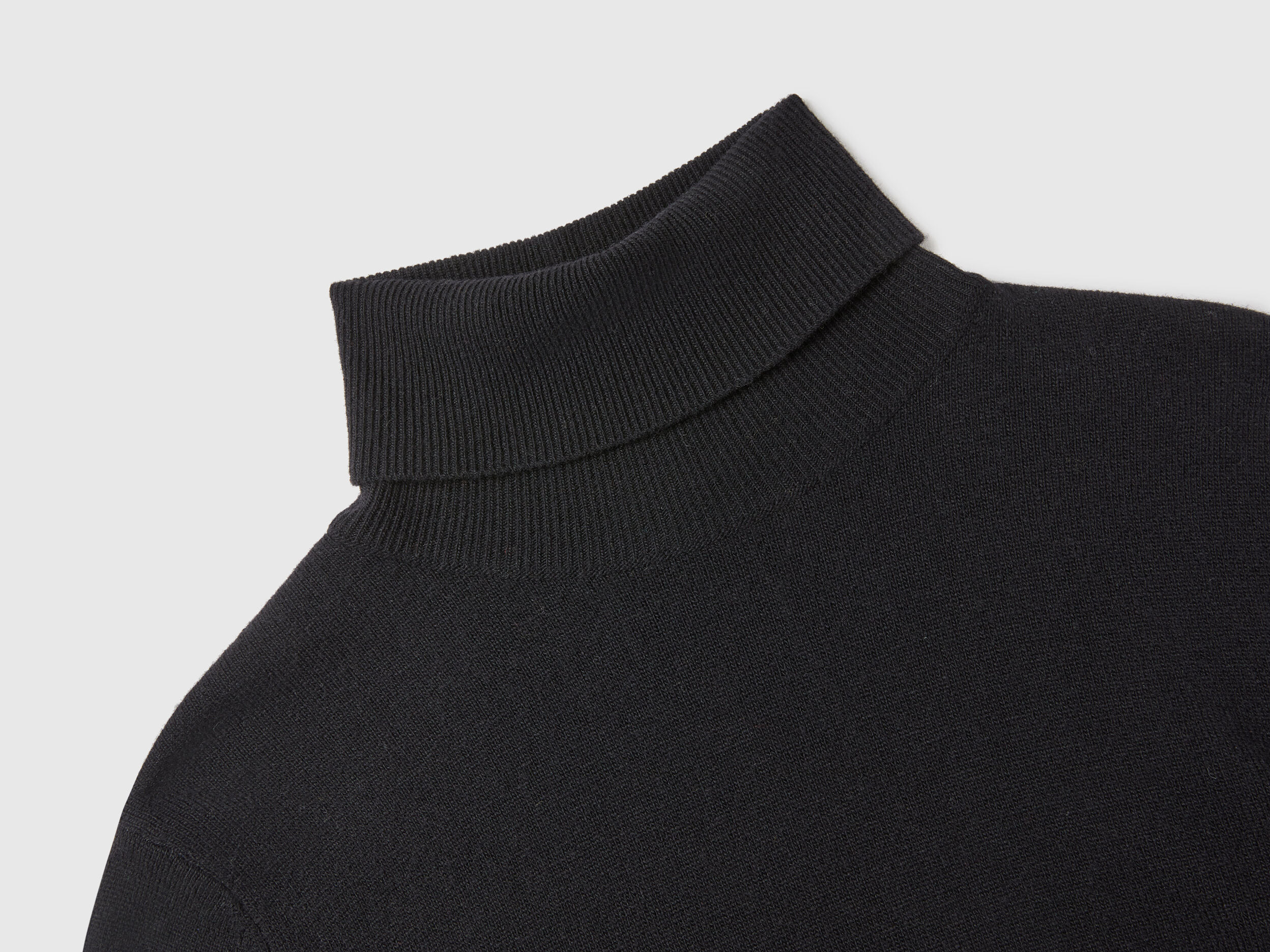 Pull chaud noir col roul en pure laine M rinos Noir Benetton