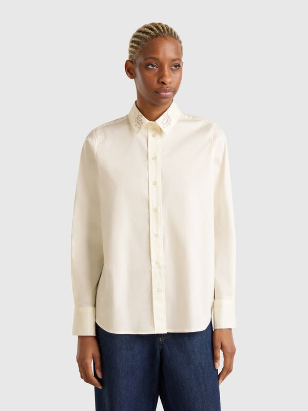 Chemise à col brodé Femme