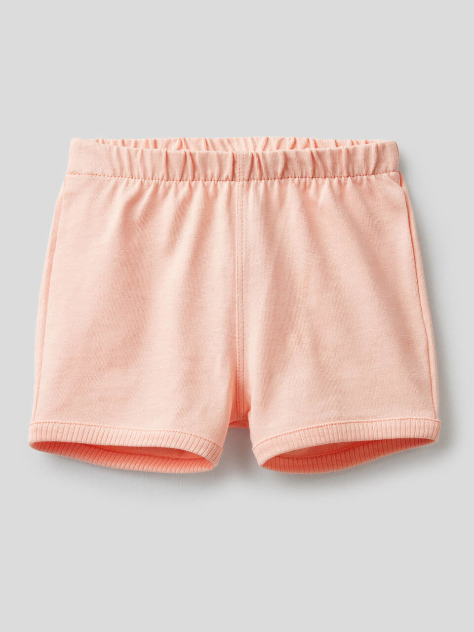 Short avec grand patch à l'arrière image number 1