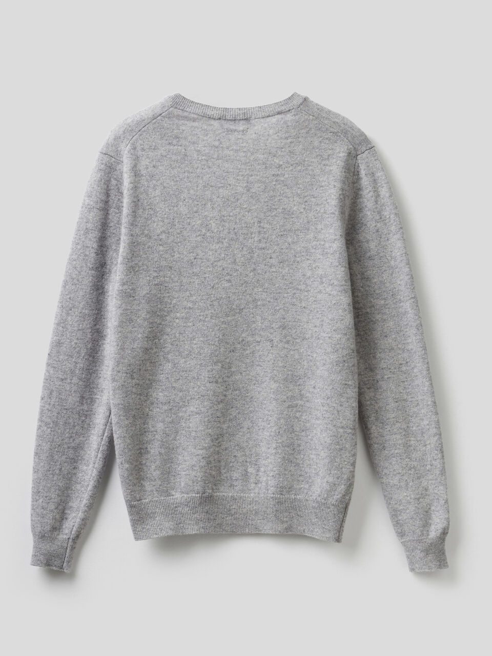Pull avec col en V en pure laine vierge image number 2