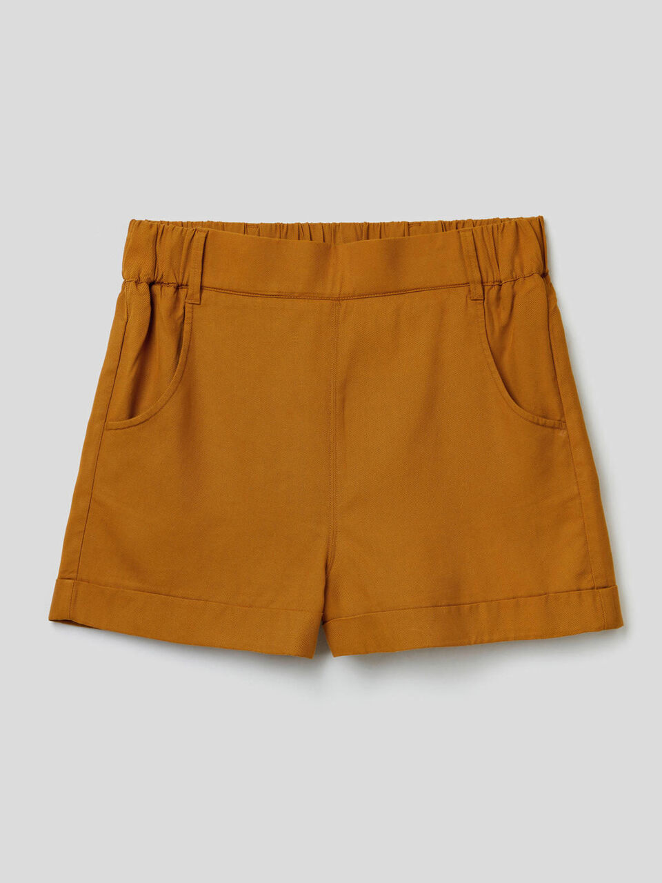 Short uni avec revers image number 1