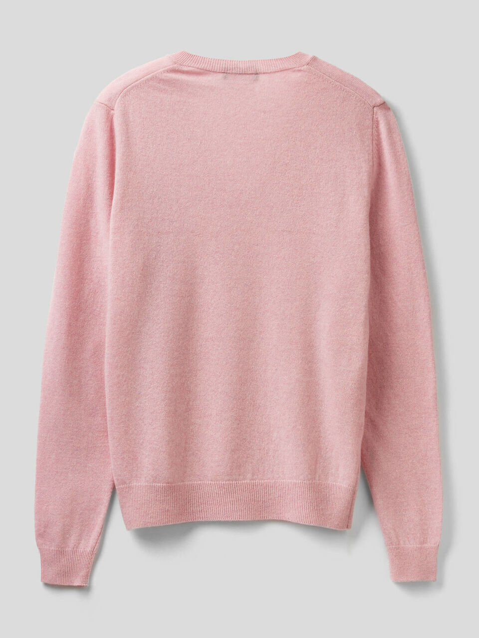Pull avec col en V en pure laine vierge image number 2