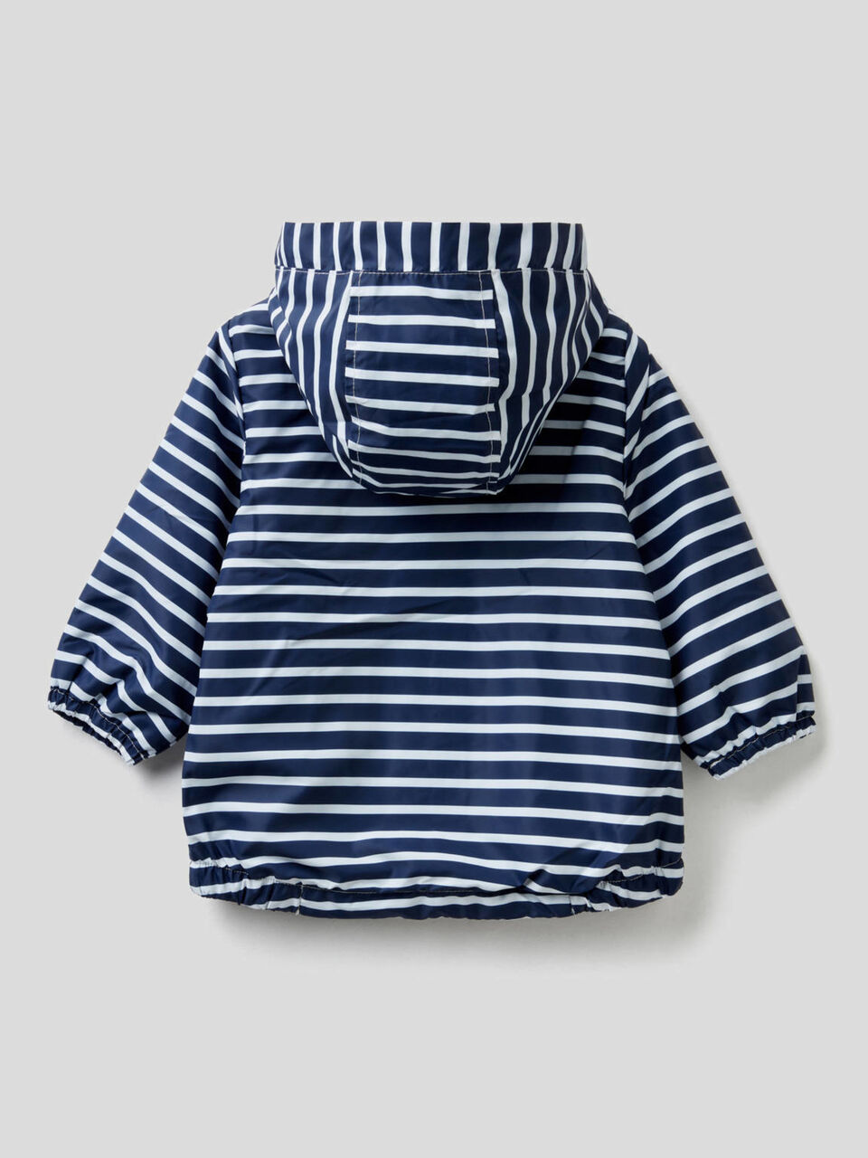 Blouson avec capuche en tissu technique image number 2