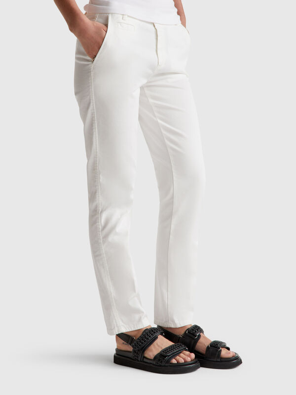 Chino slim crème en coton Chino slim crème en coton Femme