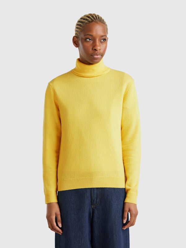 Pull jaune à col montant en pure laine mérinos Femme