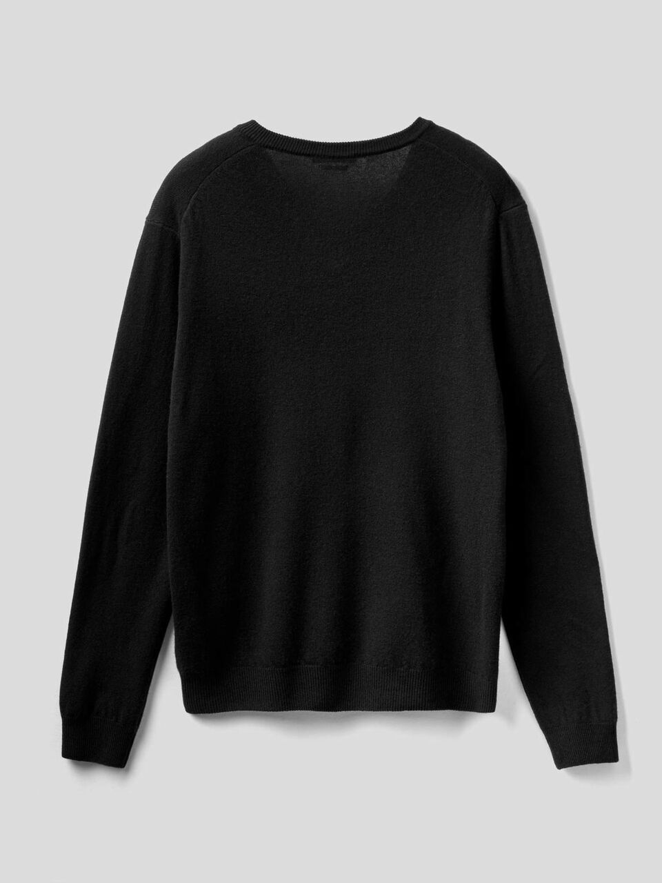Pull col en V en pure en laine vierge image number 2