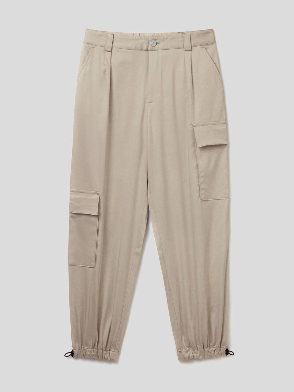 Pantalon cargo avec grandes poches asymétriques image number 1