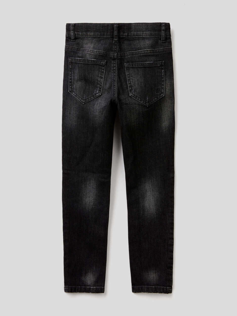 Jeans coupe skinny avec déchirures image number 2