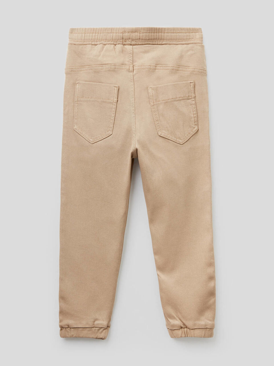 Pantalon maxi-poches et lien de serrage image number 2