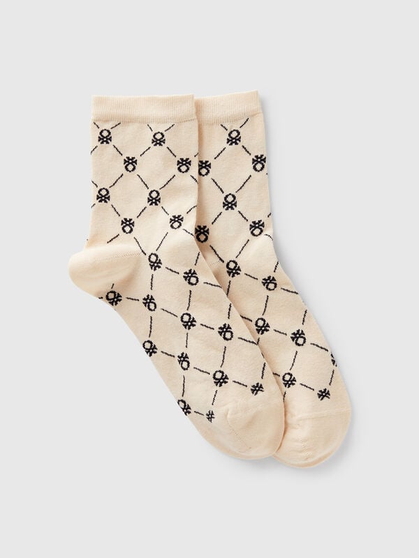 Chaussettes crème avec logos