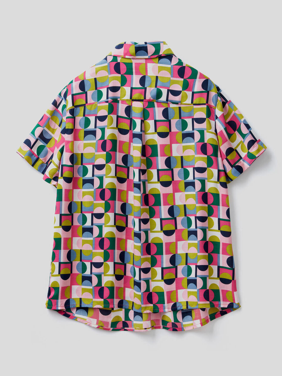 Blouse à manches courtes avec col en V image number 2