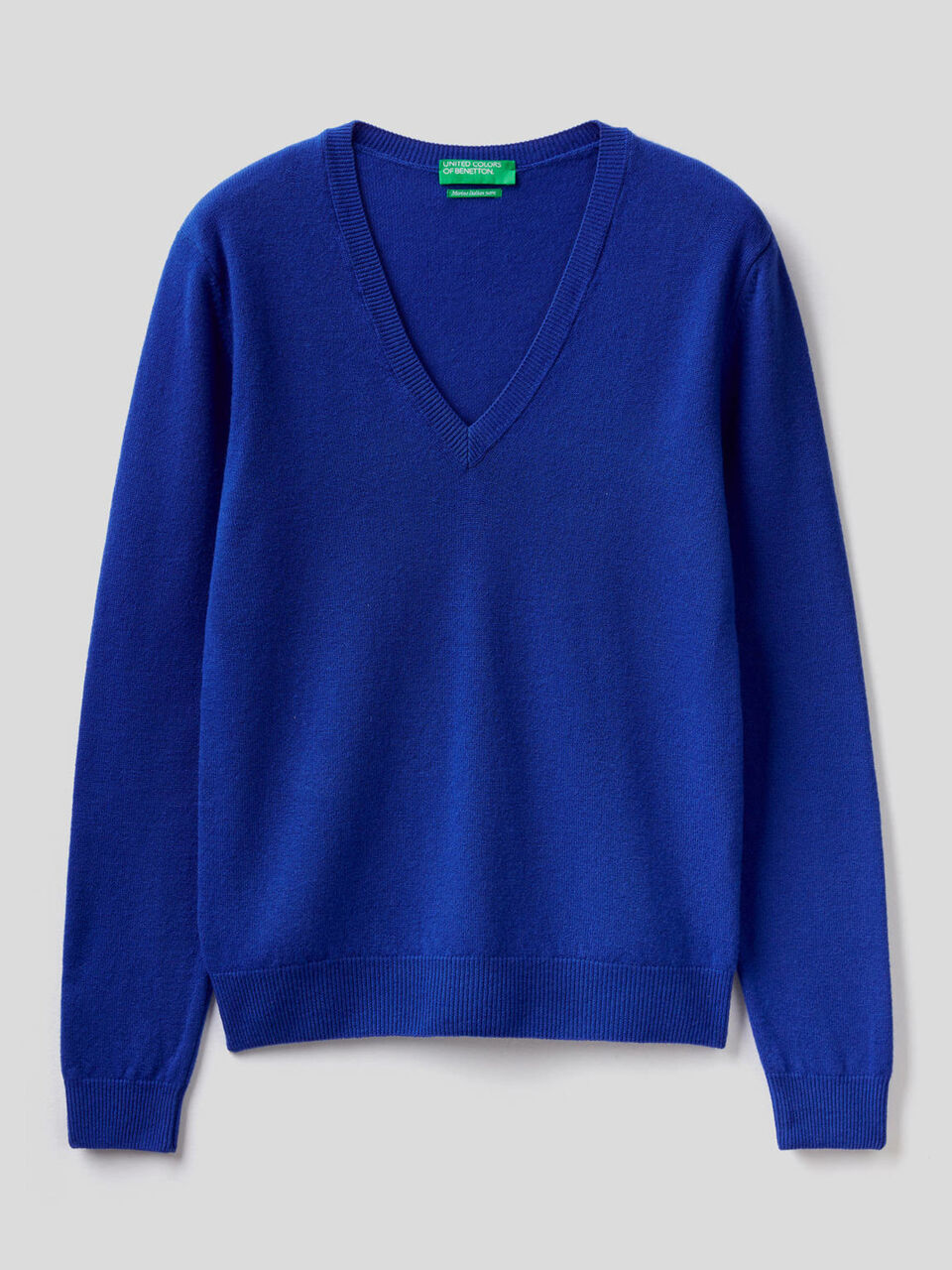 Pull avec col en V en pure laine vierge image number 1