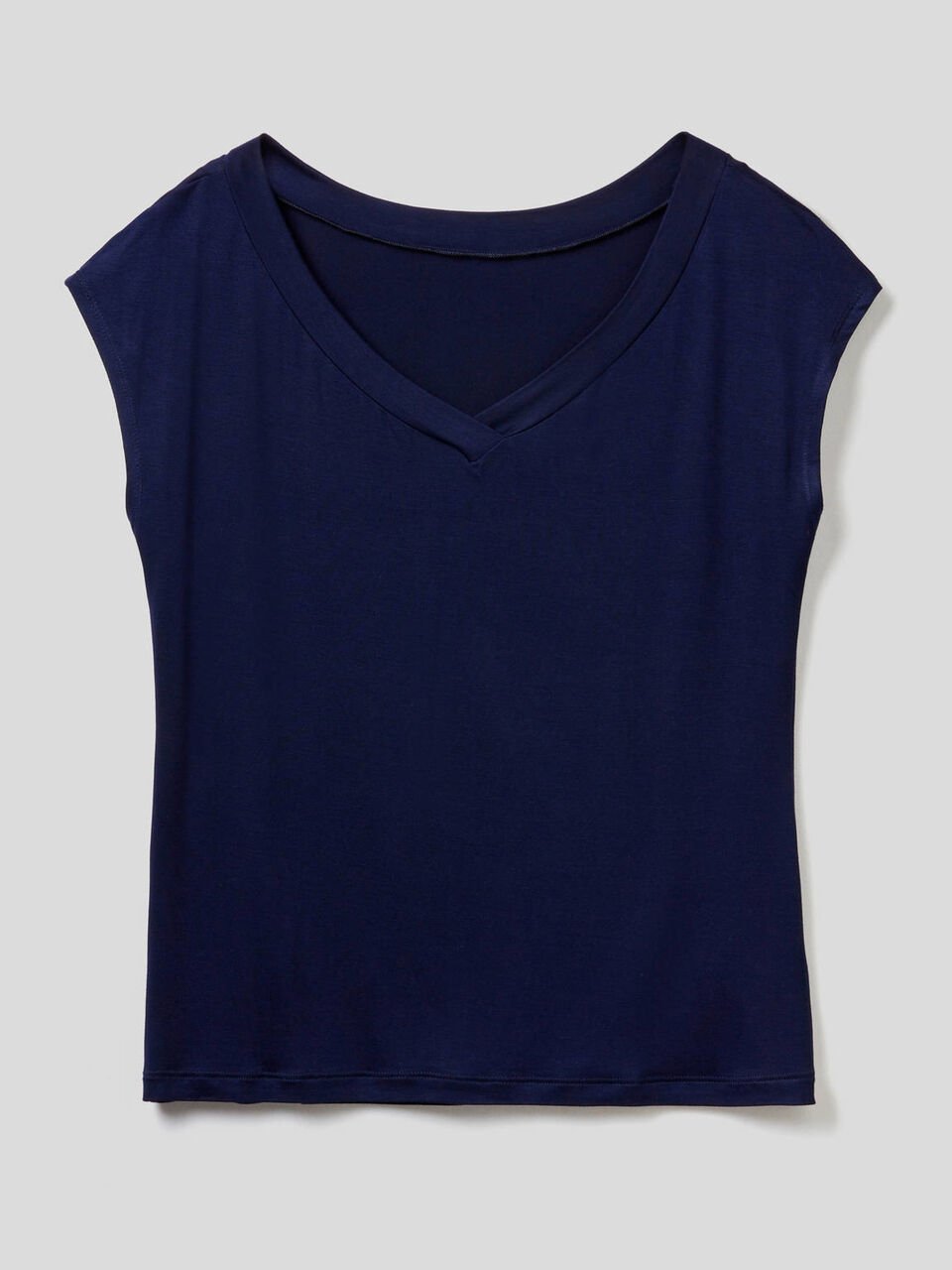 T-shirt fluide avec col en V image number 1