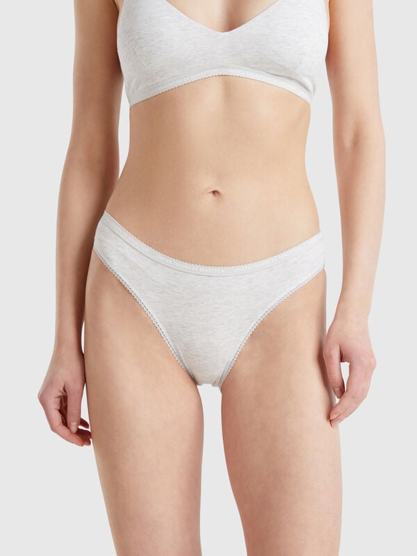 Trois paires de chaussettes en coton mélangé extensible Femme