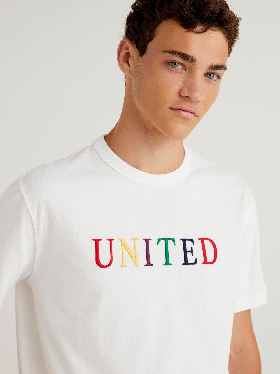 T-shirt à logo brodé multicolore