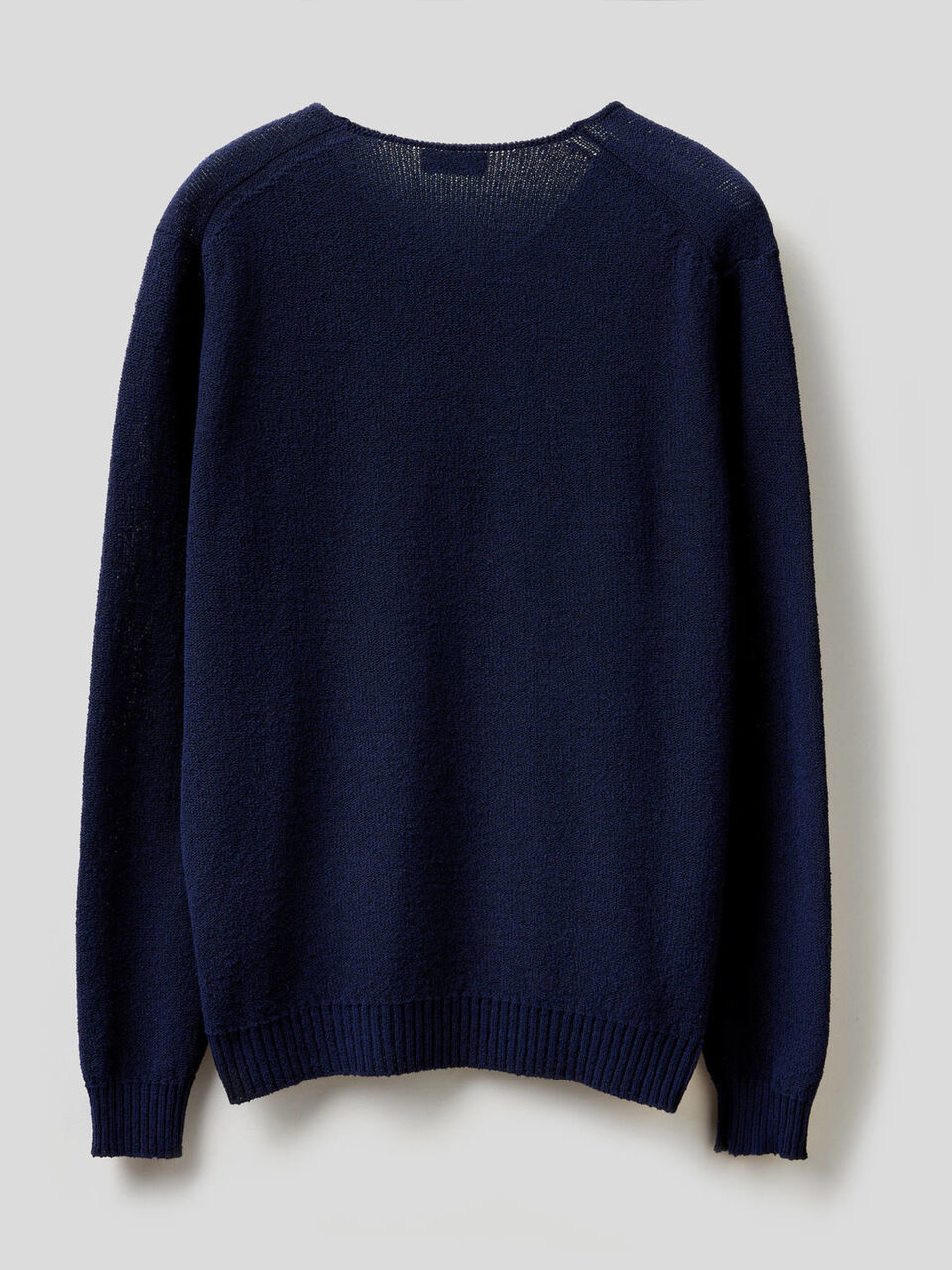 Pull avec col en V image number 2