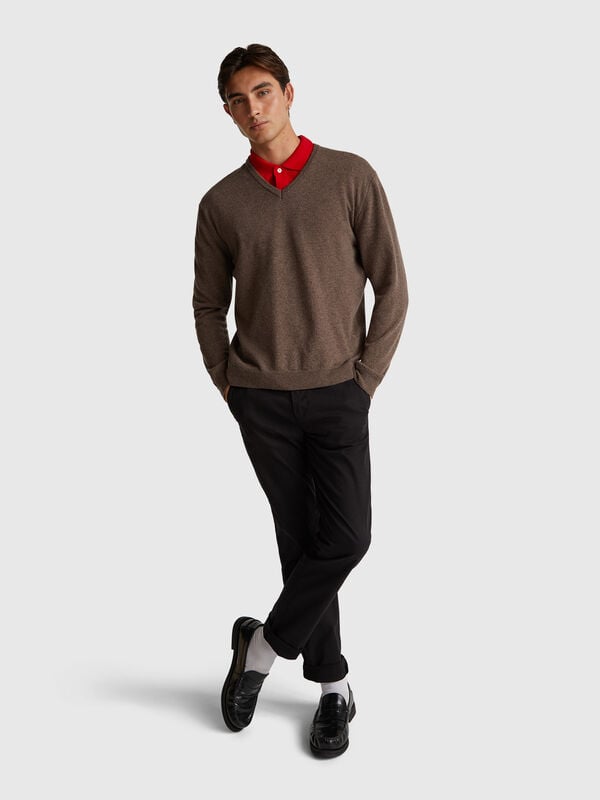 Pull col V gris en pure laine mérinos Homme