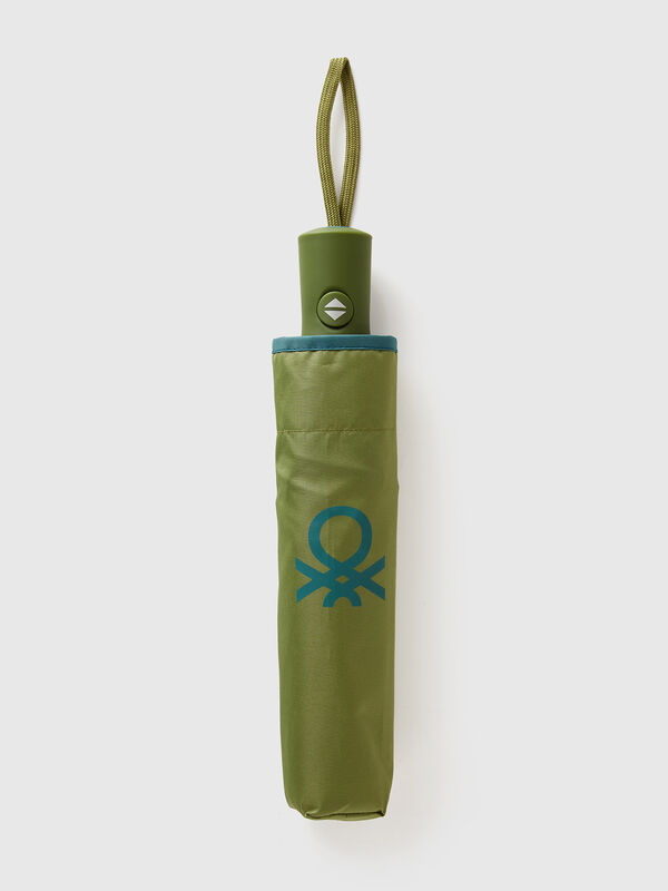 Parapluie vert militaire