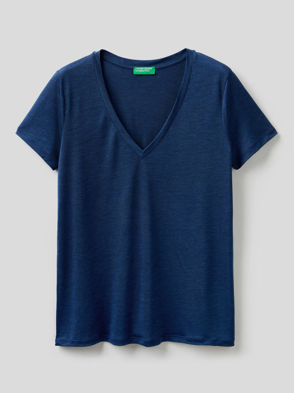 T-shirt avec col en V image number 1