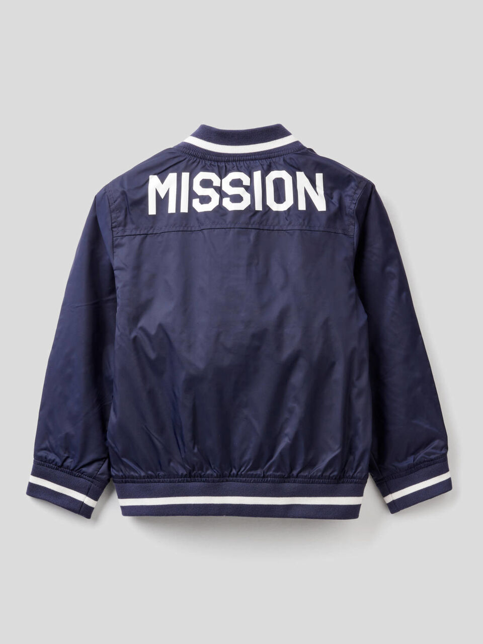 Blouson style collège en tissu technique image number 2