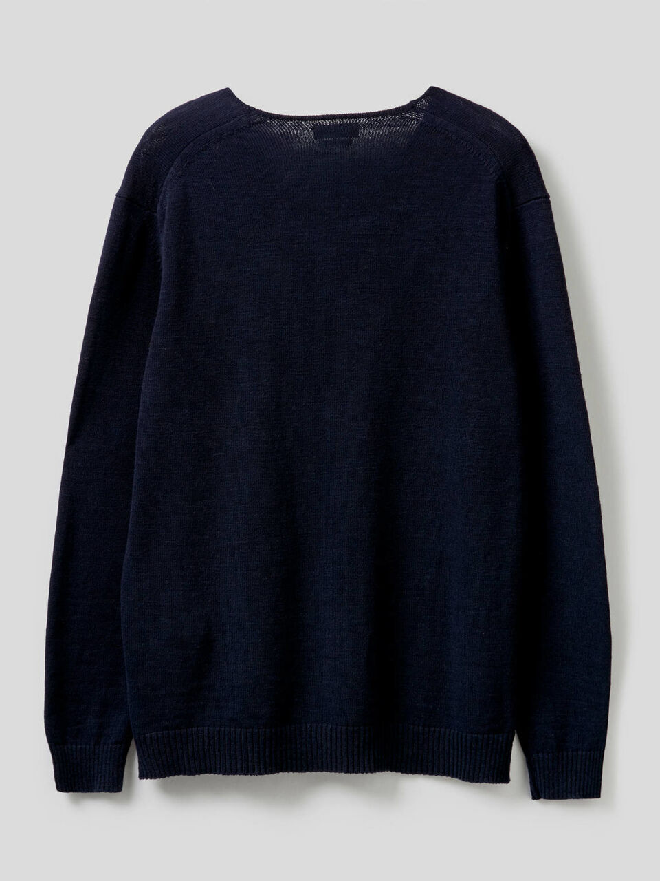 Pull col en V en mélange de lin et coton image number 2