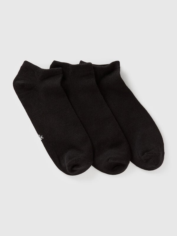 Trois paires de chaussettes courtes
