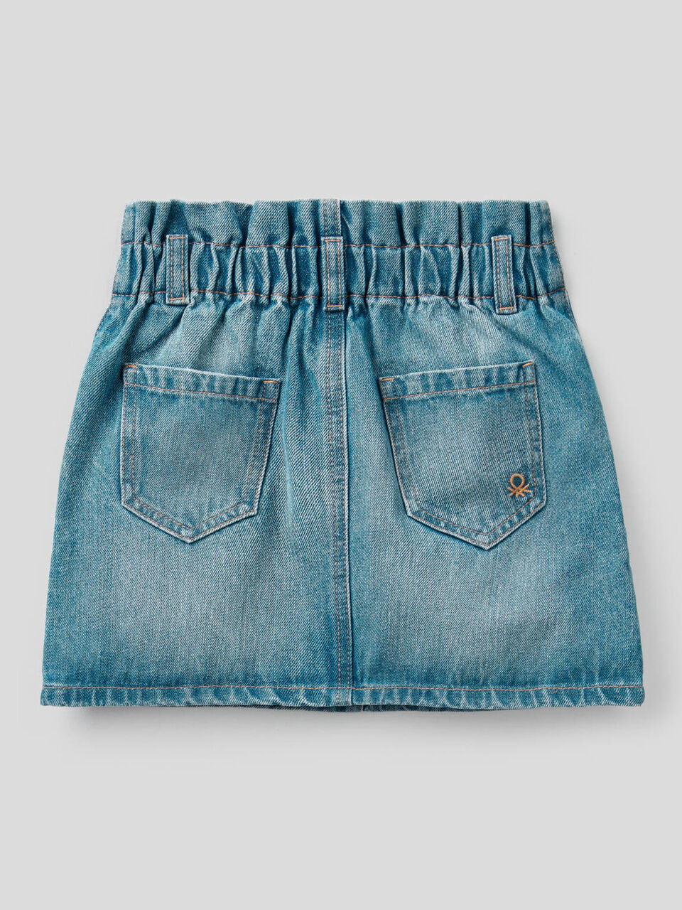 Jupe courte en denim de 100% coton image number 2