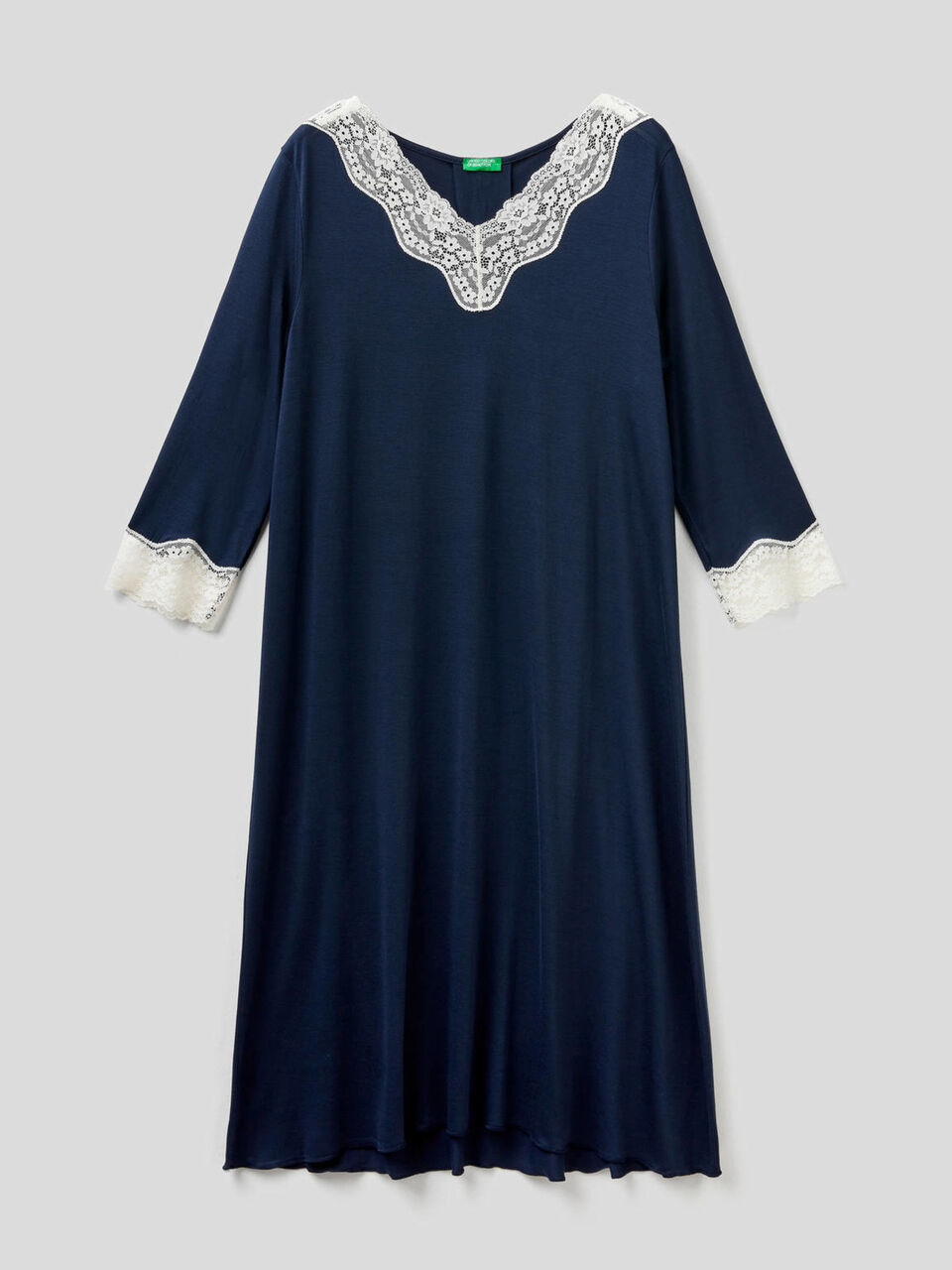 Chemise de nuit avec détails en dentelle image number 1